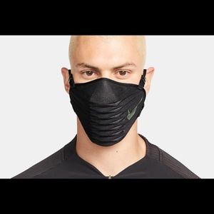 Nike Venturer Mask Size Small
